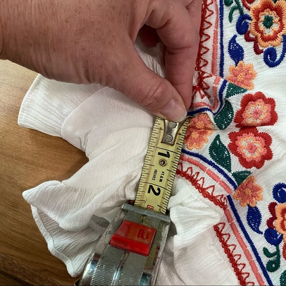 chelsea and violet white embroidered shorts - Picture 10 of 10